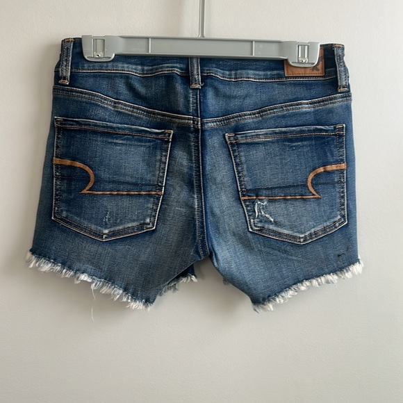 American eagle distressed blue midi denim shorts - Picture 2 of 4